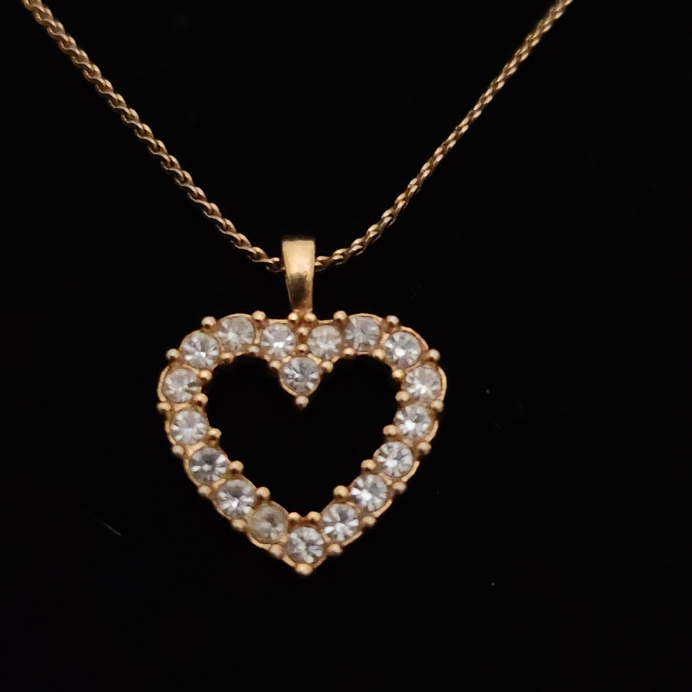 Beautiful sm. Rhinestone heart gold plated necklace - Picture 1 of 2